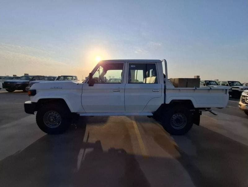 2025 Toyota Land Cruiser Pick Up thumbnail 5