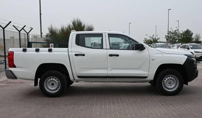2024 Mitsubishi L200 GLX thumbnail 4
