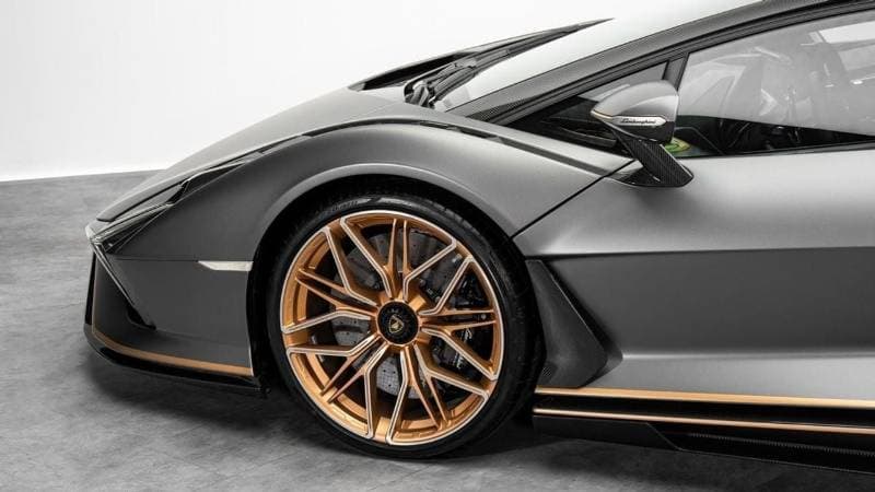 2021 Lamborghini Sian STANDARD thumbnail 4