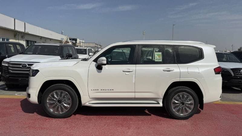 2026 Toyota Land Cruiser GXR thumbnail 4