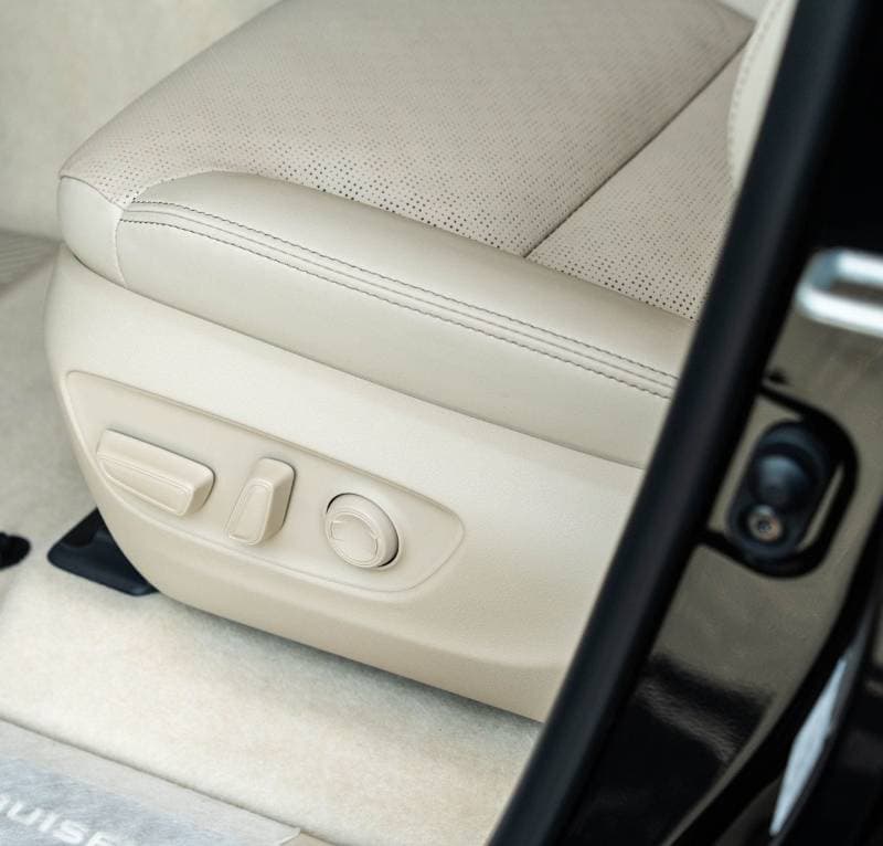 2026 Toyota Land Cruiser VX thumbnail 8