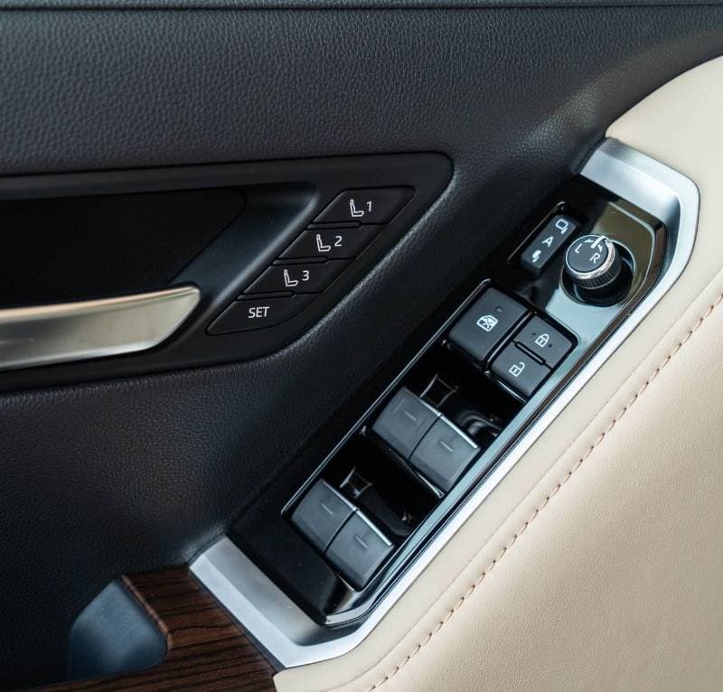 2026 Toyota Land Cruiser VX thumbnail 7