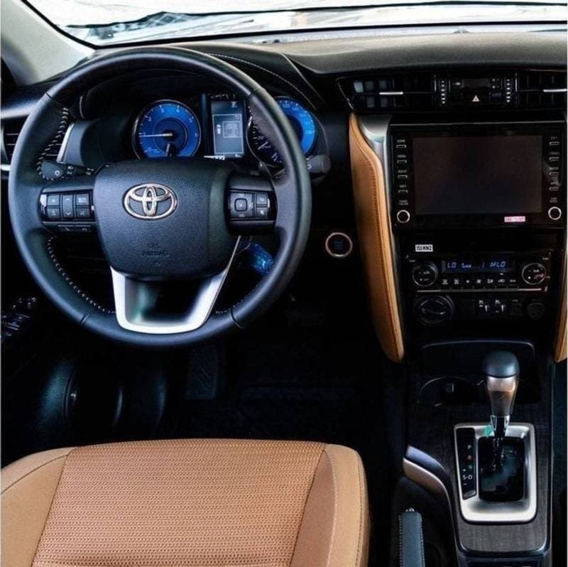 2026 Toyota Fortuner SR5 thumbnail 5