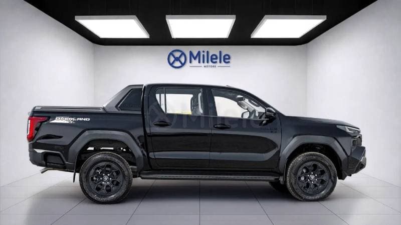 2026 Toyota Hilux thumbnail 4