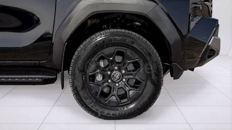 2026 Toyota Hilux thumbnail 5