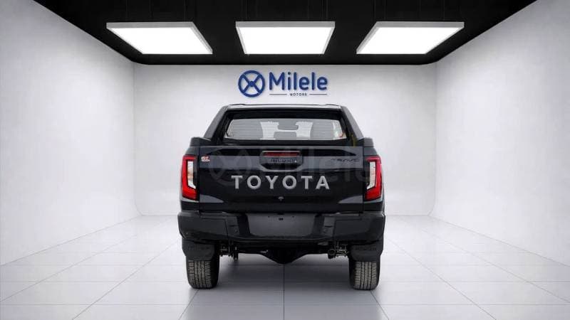 2026 Toyota Hilux thumbnail 7