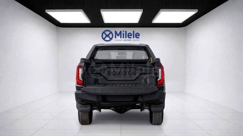 2026 Toyota Hilux thumbnail 8