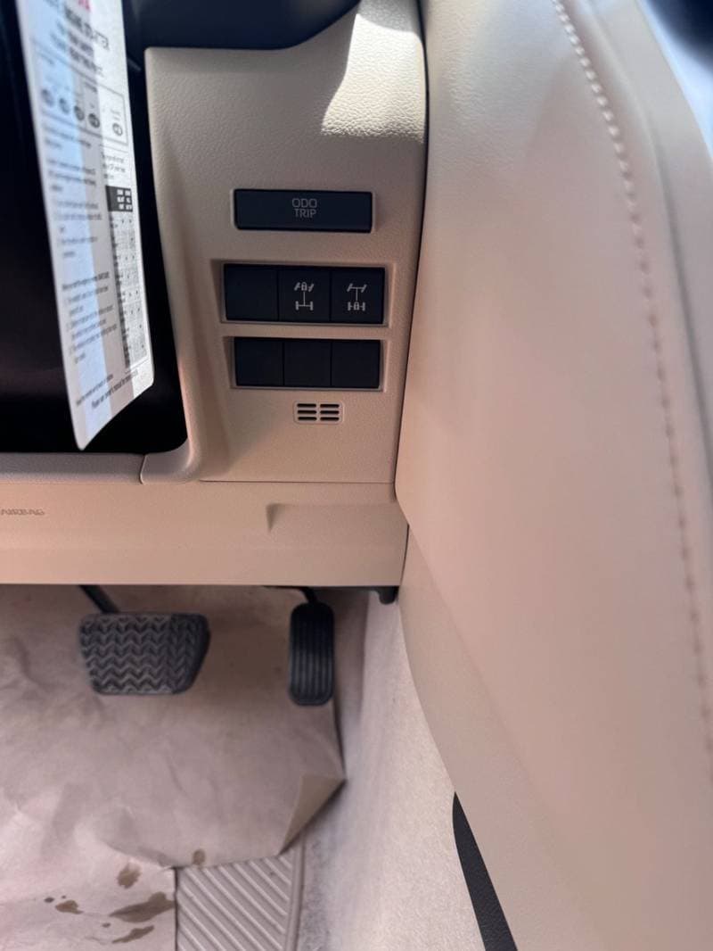 2026 Toyota Land Cruiser VX thumbnail 4