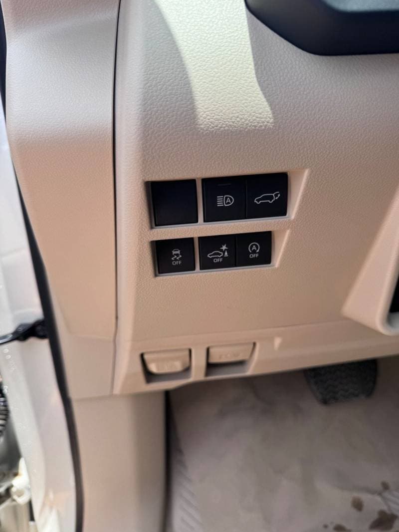 2026 Toyota Land Cruiser VX thumbnail 5