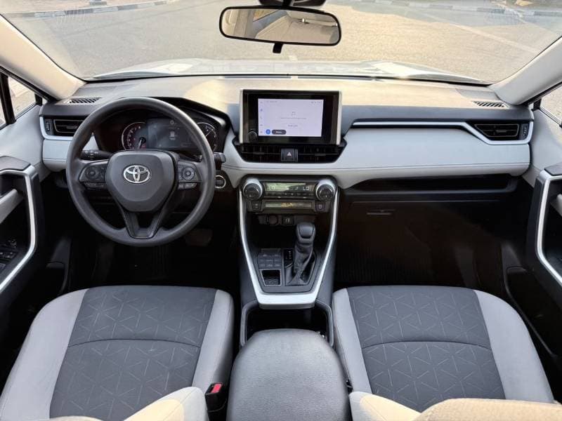 2023 Toyota RAV4 XLE thumbnail 6