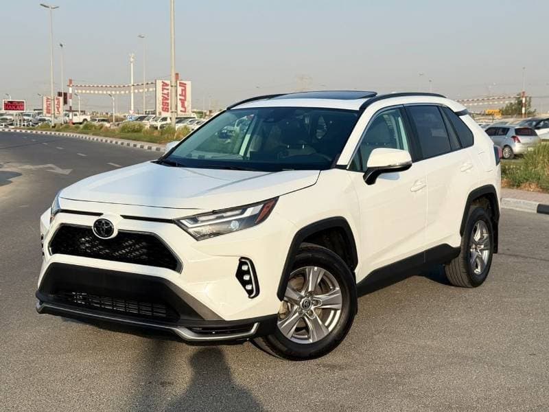 2023 Toyota RAV4 XLE thumbnail 5