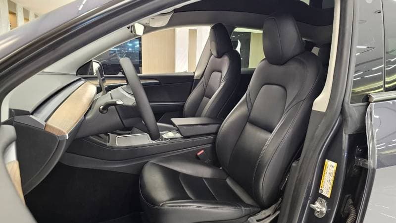 2023 Tesla Model Y LONG RANGE thumbnail 8