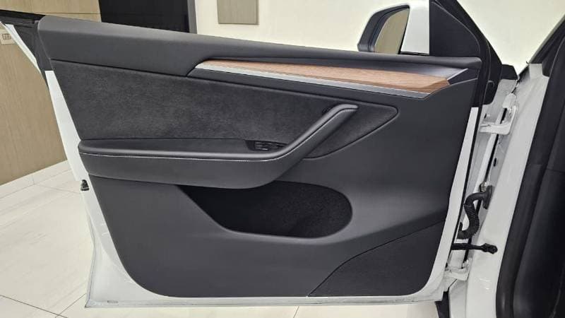 2022 Tesla Model Y PERFORMANCE thumbnail 5