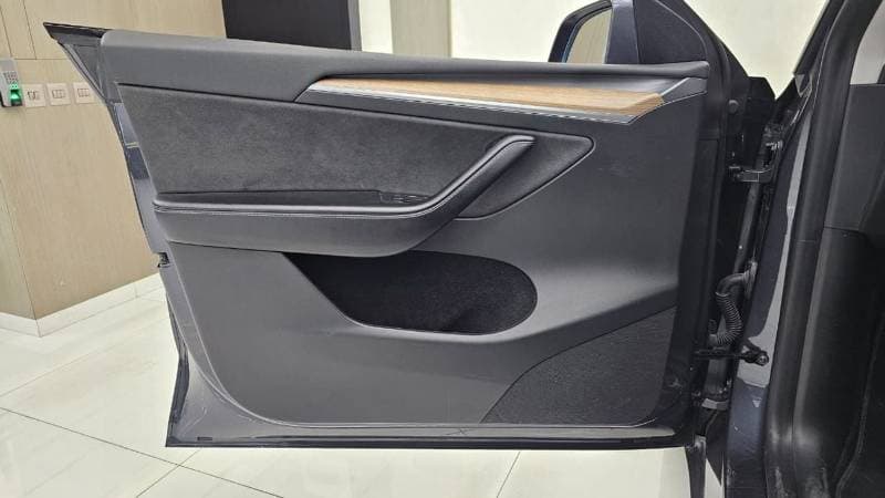 2023 Tesla Model Y LONG RANGE thumbnail 7