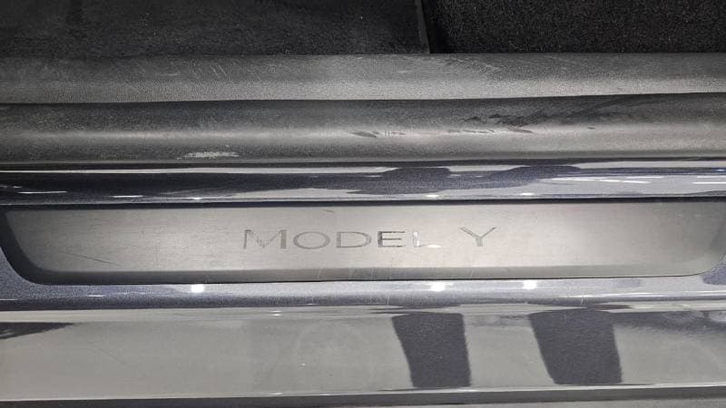 2023 Tesla Model Y LONG RANGE thumbnail 5