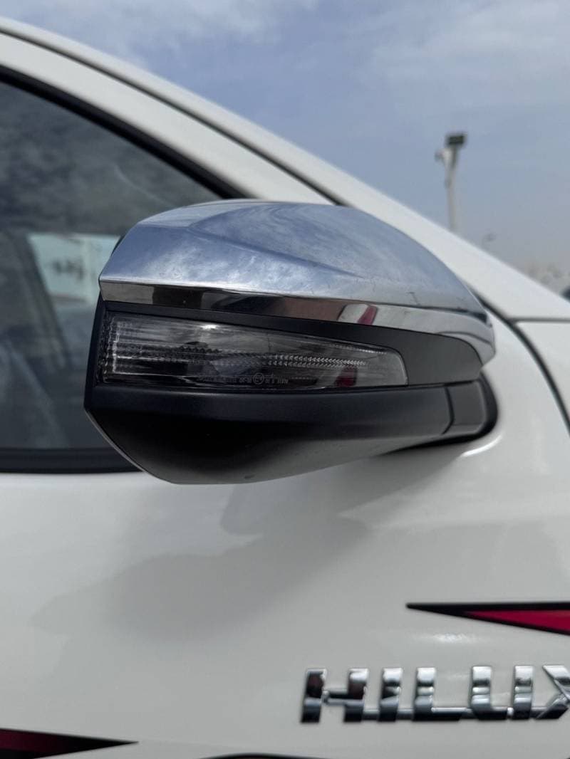 2026 Toyota Hilux GLX thumbnail 8