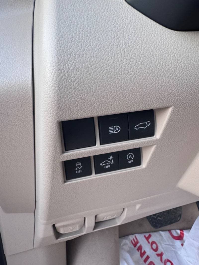 2026 Toyota Land Cruiser VX thumbnail 6