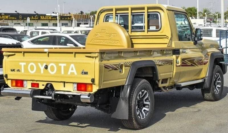 2024 Toyota Land Cruiser Pick Up thumbnail 2