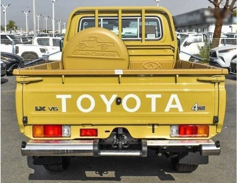 2024 Toyota Land Cruiser Pick Up thumbnail 3