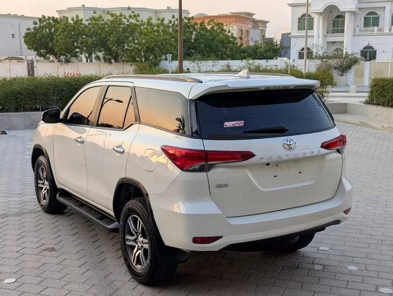 2022 Toyota Fortuner VX2 thumbnail 4