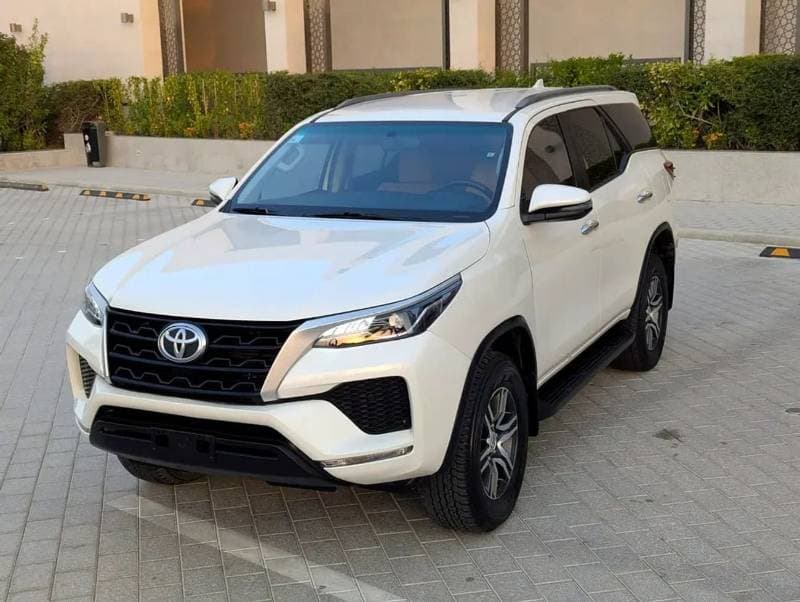 2022 Toyota Fortuner VX2 thumbnail 2