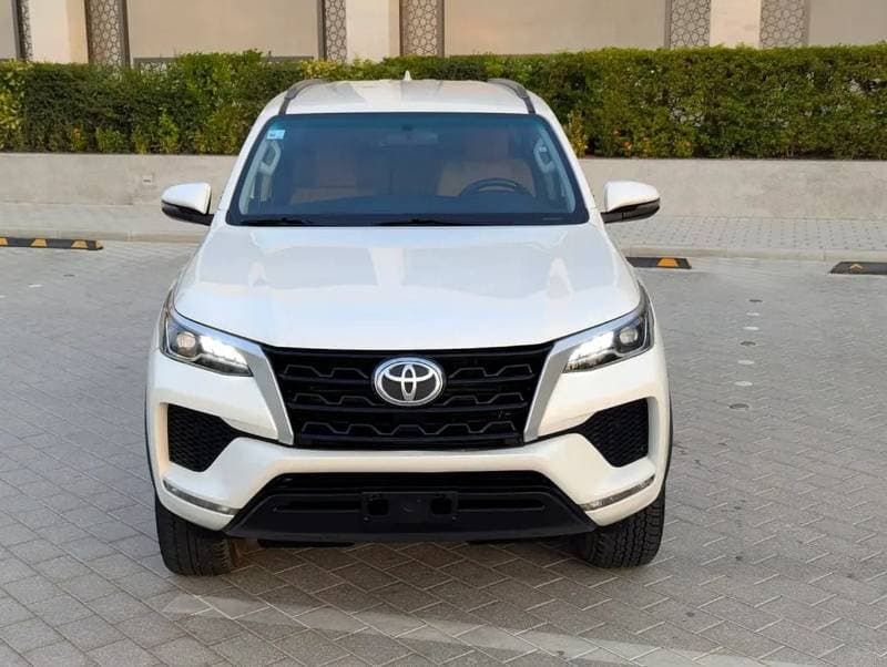 2022 Toyota Fortuner VX2 thumbnail 3
