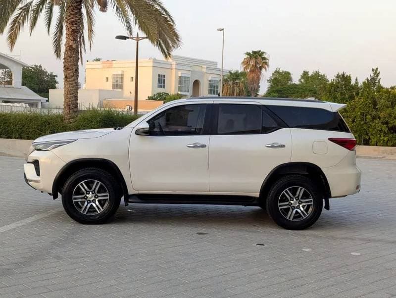 2022 Toyota Fortuner VX2 thumbnail 7