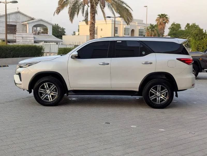 2023 Toyota Fortuner EXR thumbnail 8