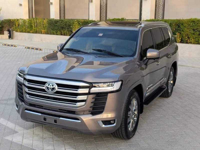 2013 Toyota Land Cruiser VXR thumbnail 2