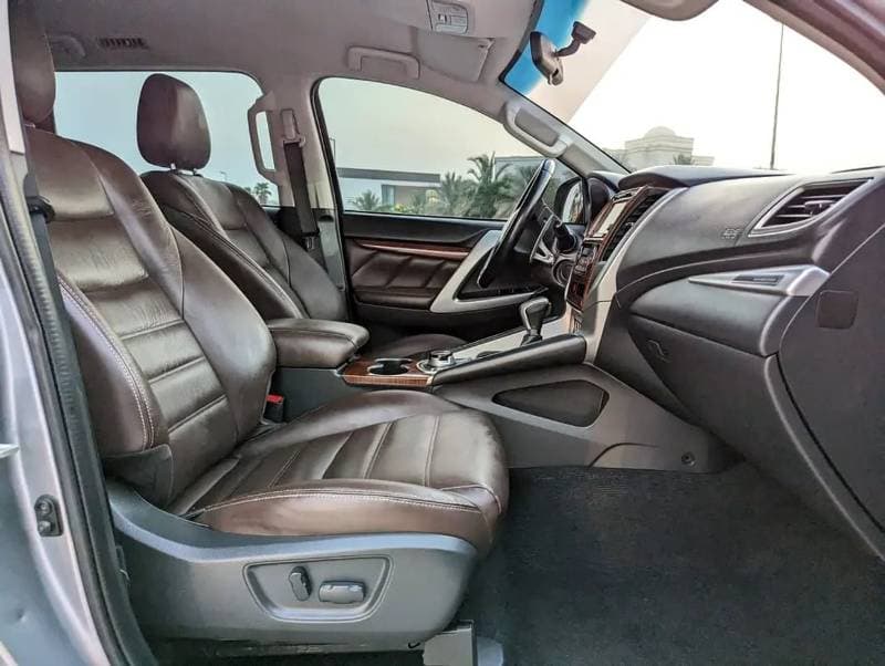 2019 Mitsubishi Montero Sport GLS thumbnail 3