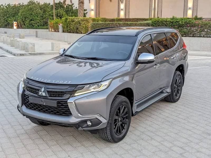 2019 Mitsubishi Montero Sport GLS thumbnail 2