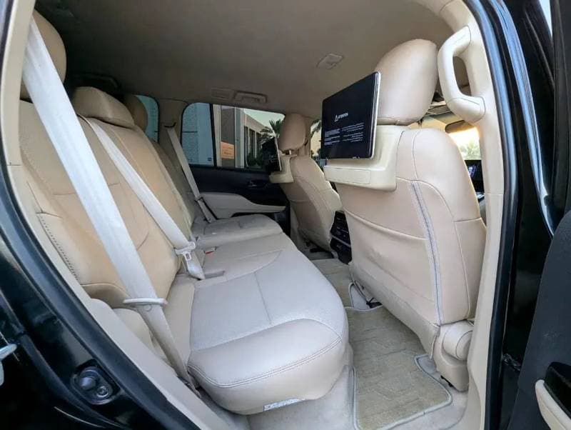 2024 Toyota Land Cruiser GXR thumbnail 4