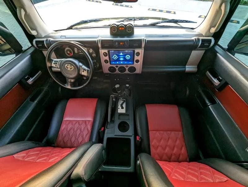 2011 Toyota FJ Cruiser BASE thumbnail 3