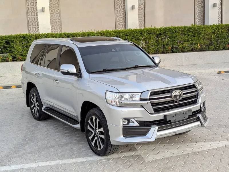 2019 Toyota Land Cruiser VXR thumbnail 4