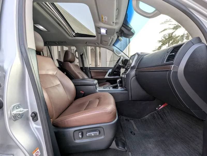2019 Toyota Land Cruiser VXR thumbnail 8