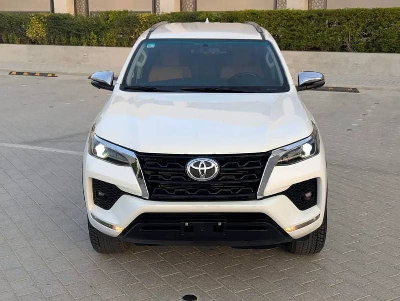 2023 Toyota Fortuner VXR thumbnail 2