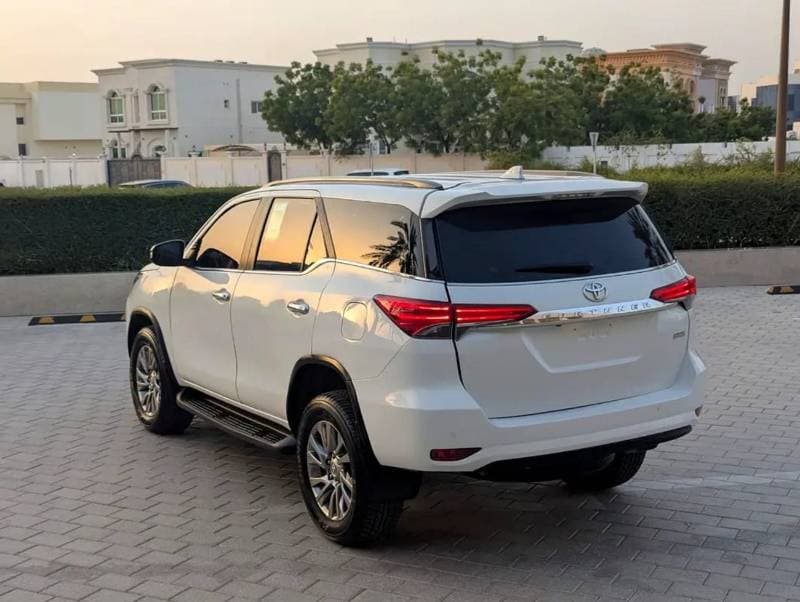 2023 Toyota Fortuner VXR thumbnail 5