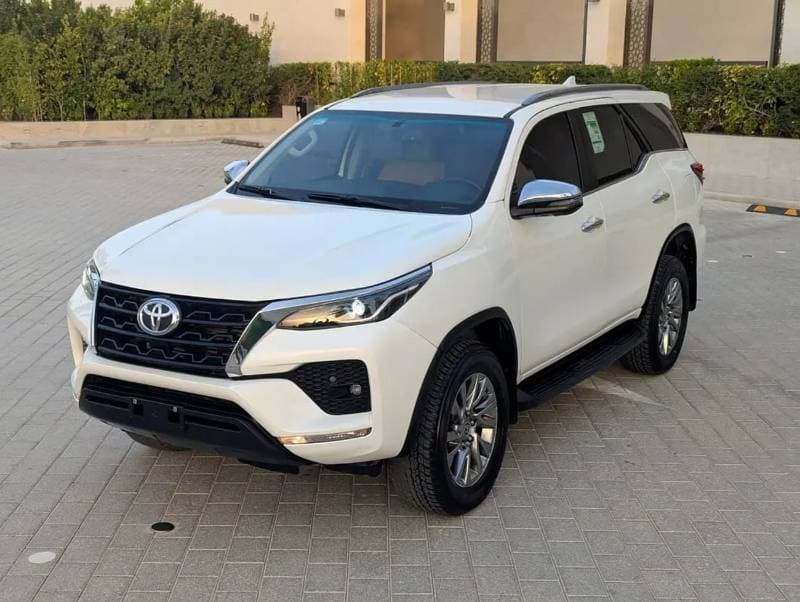 2023 Toyota Fortuner VXR thumbnail 3