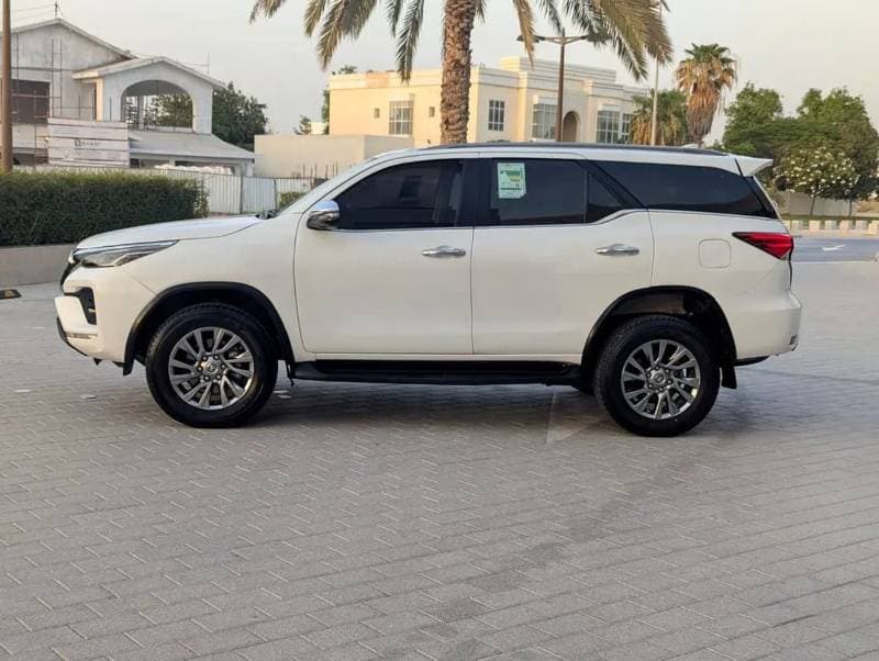 2023 Toyota Fortuner VXR thumbnail 4