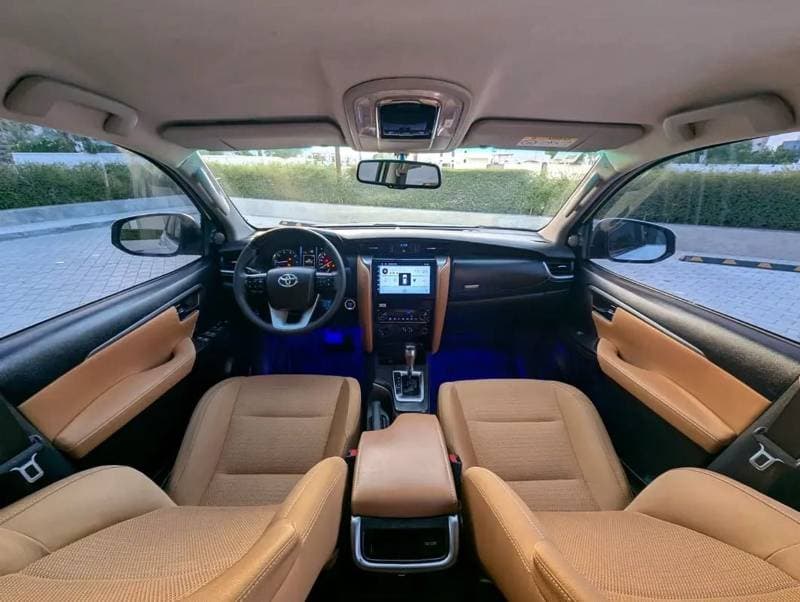 2023 Toyota Fortuner VXR thumbnail 8