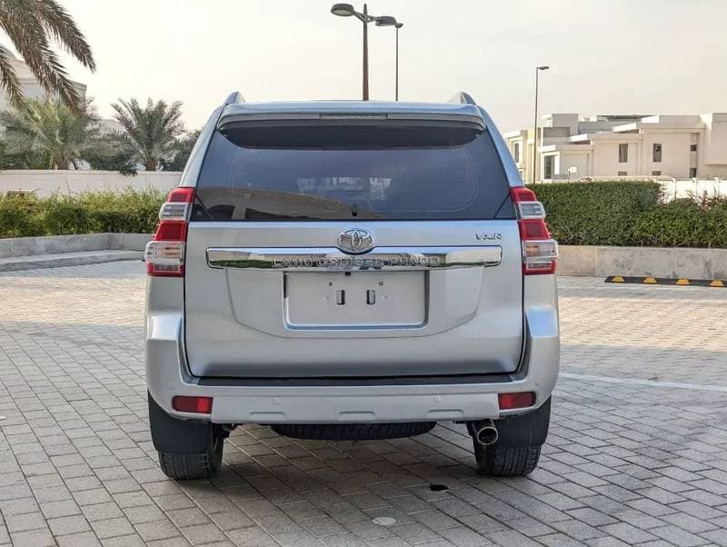 2016 Toyota Prado VXR thumbnail 5