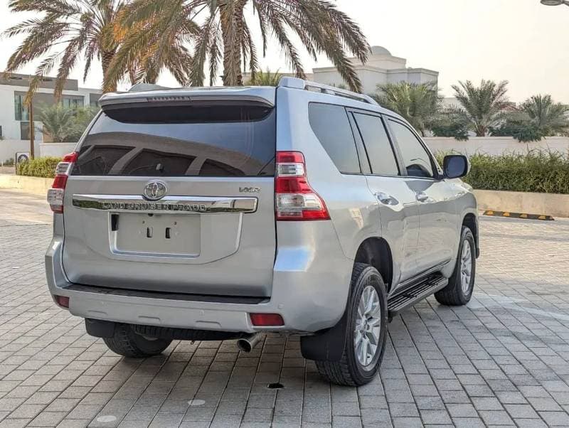 2016 Toyota Prado VXR thumbnail 4