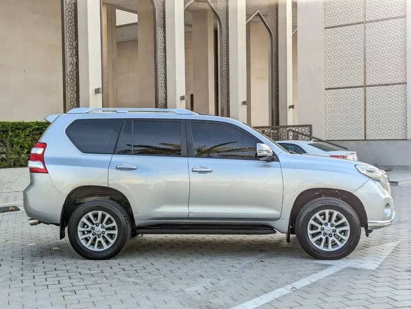 2016 Toyota Prado VXR thumbnail 8