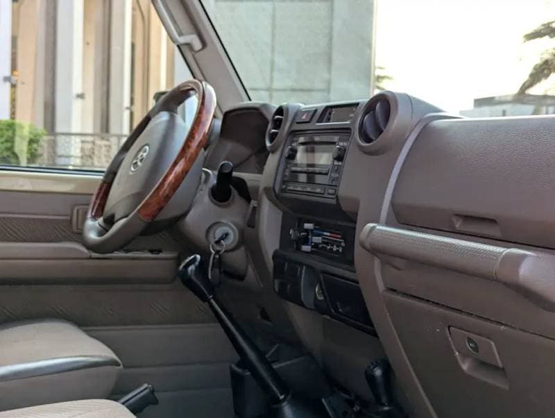 2014 Toyota Land Cruiser 70 LC79 LX thumbnail 4