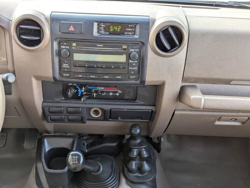 2014 Toyota Land Cruiser 70 LC79 LX thumbnail 7