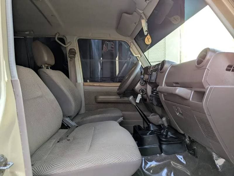 2012 Toyota Land Cruiser 70 Diesel thumbnail 6