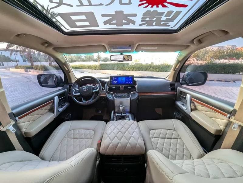 2008 Toyota Land Cruiser VXR thumbnail 3