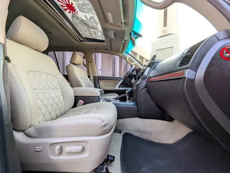 2008 Toyota Land Cruiser VXR thumbnail 4