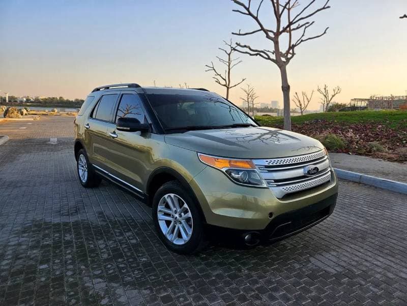2013 Ford Explorer XLT thumbnail 5