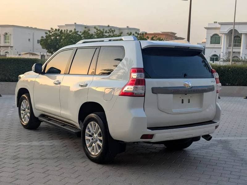 2017 Toyota Prado GXR thumbnail 5